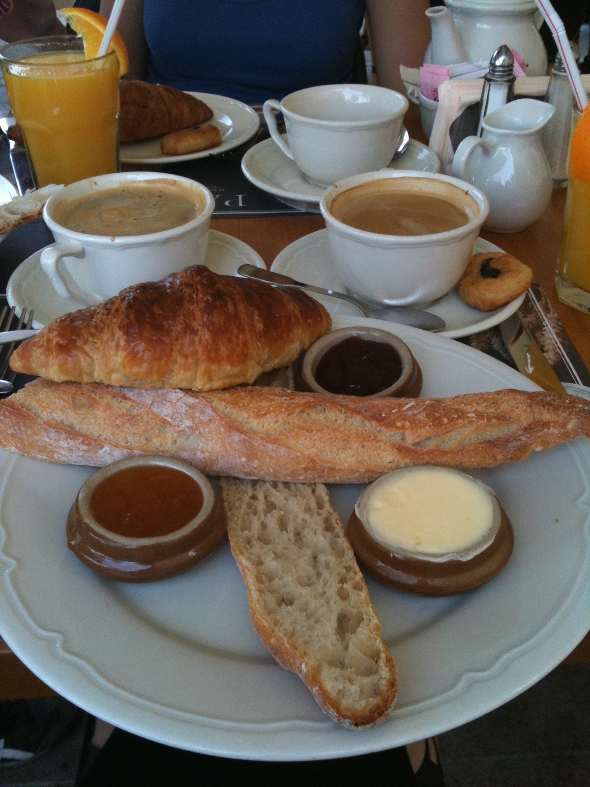 Abu dhabi maceramız Paul Cafe/Dubai