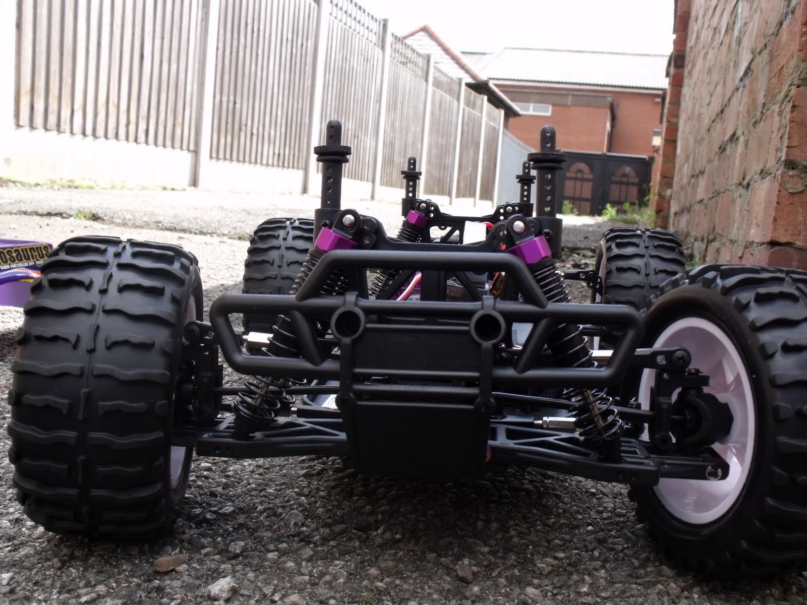 R.C Review: 1:10TH SCALE 4WD BATTERY POWERED OFF-ROAD R/C MONSTER TRUCK