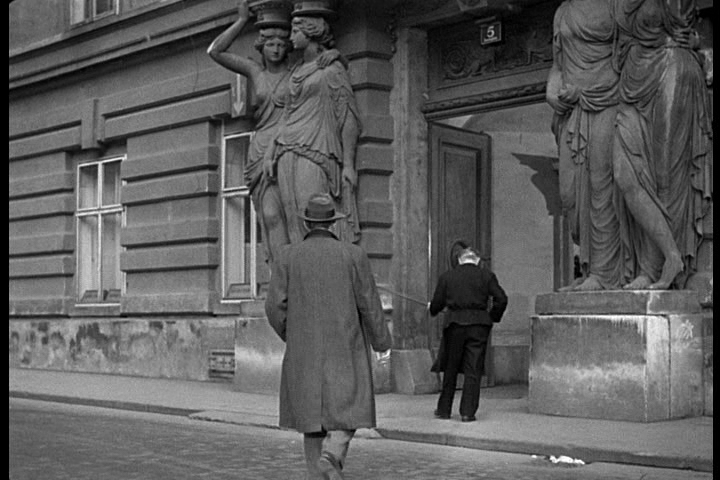 [eltercerhombre2.gif]