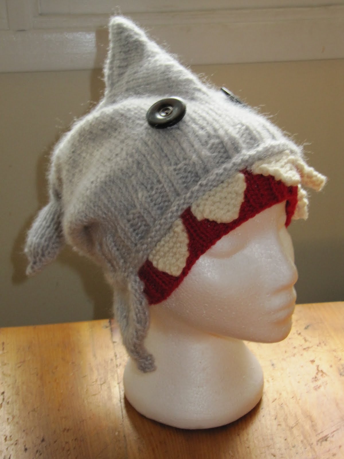 Hipknitized : Shark Hat
