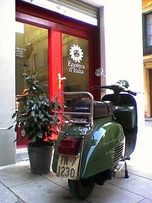 [enoteca_italia_vespa.jpg]