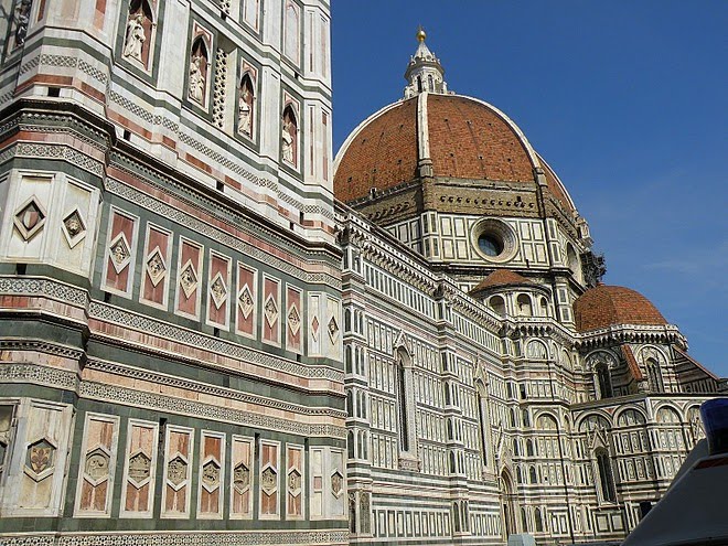 ITALY [Florence] THE DUOMO CATHEDRAL with the iconic dome by Brunelleschi. / @JDumas