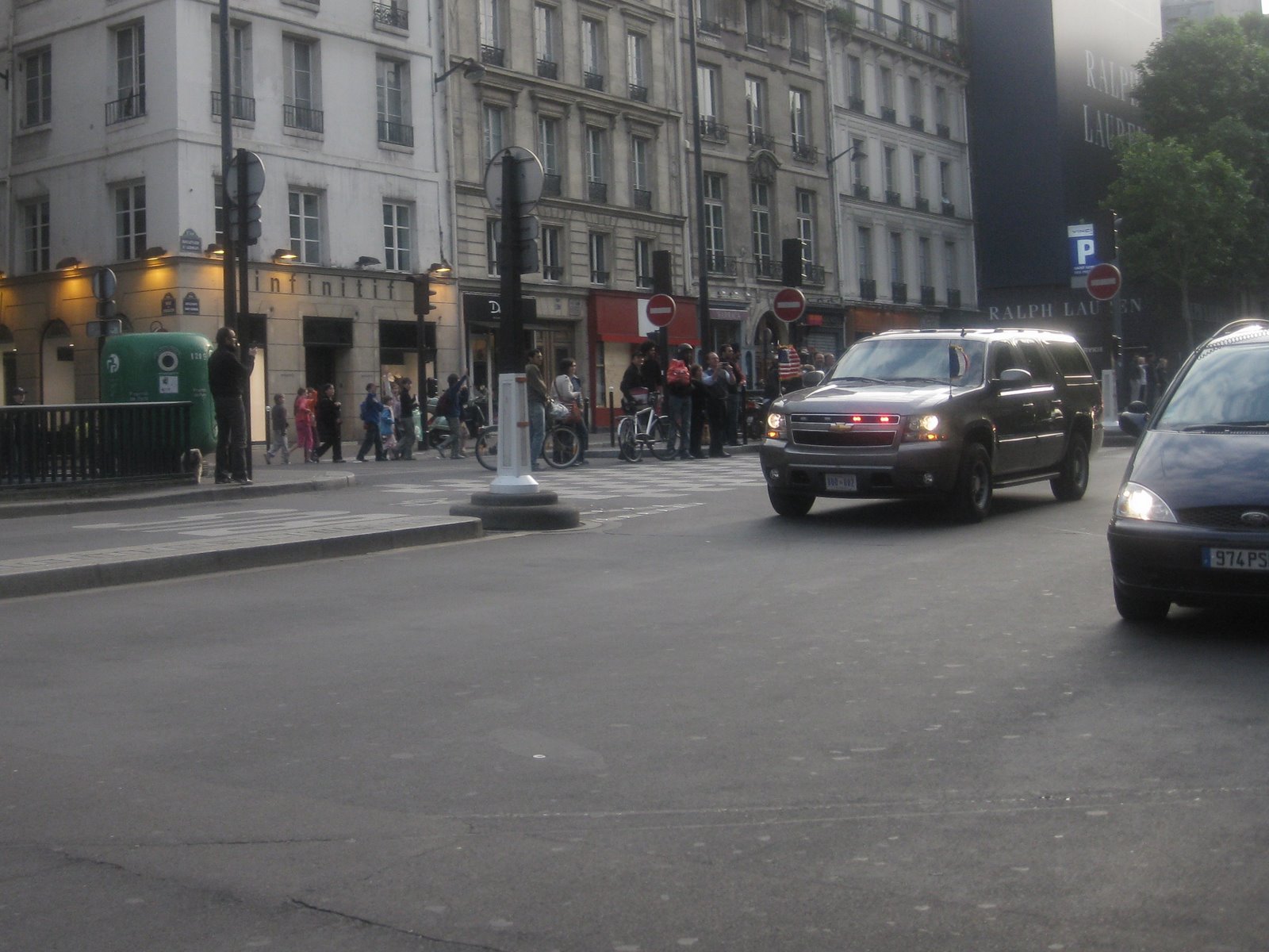 [obama_in_paris.JPG]