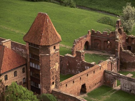 [1225735585_malbork-castle-of-teutonic-knights-pomerania-3-758741.jpg]