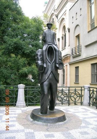 [interesting+statues+3+flickzzz.com+005-717813.jpg]