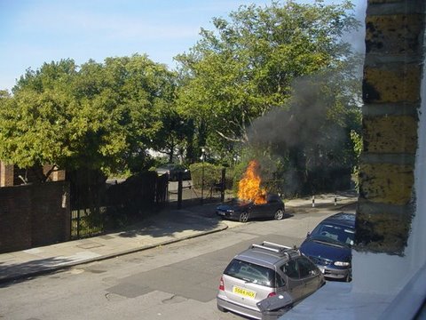 [burning+cars+flickzzz.com+2011-722914.jpg]