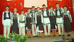 Echipa de dans popular românesc a liceului, în gala laureaților Festivalului de teatru -2010