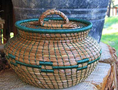 pine needle basket, lidded