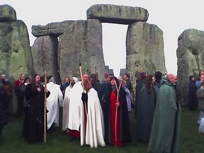 [winter-solstice-2005-druids.jpg]