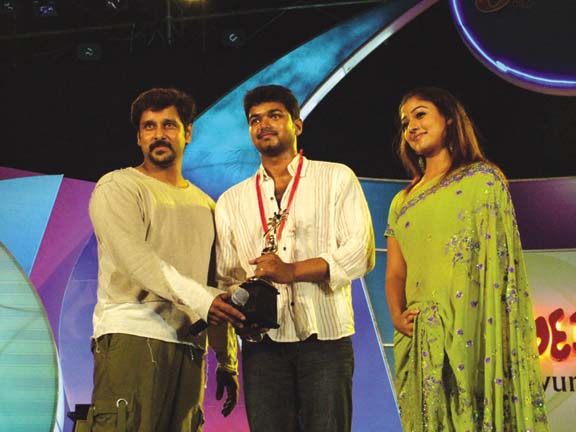 Dinakaran best actor award in 2004