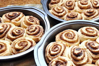 A LA GRAHAM: SUNDAY MORNING CINNAMON ROLLS