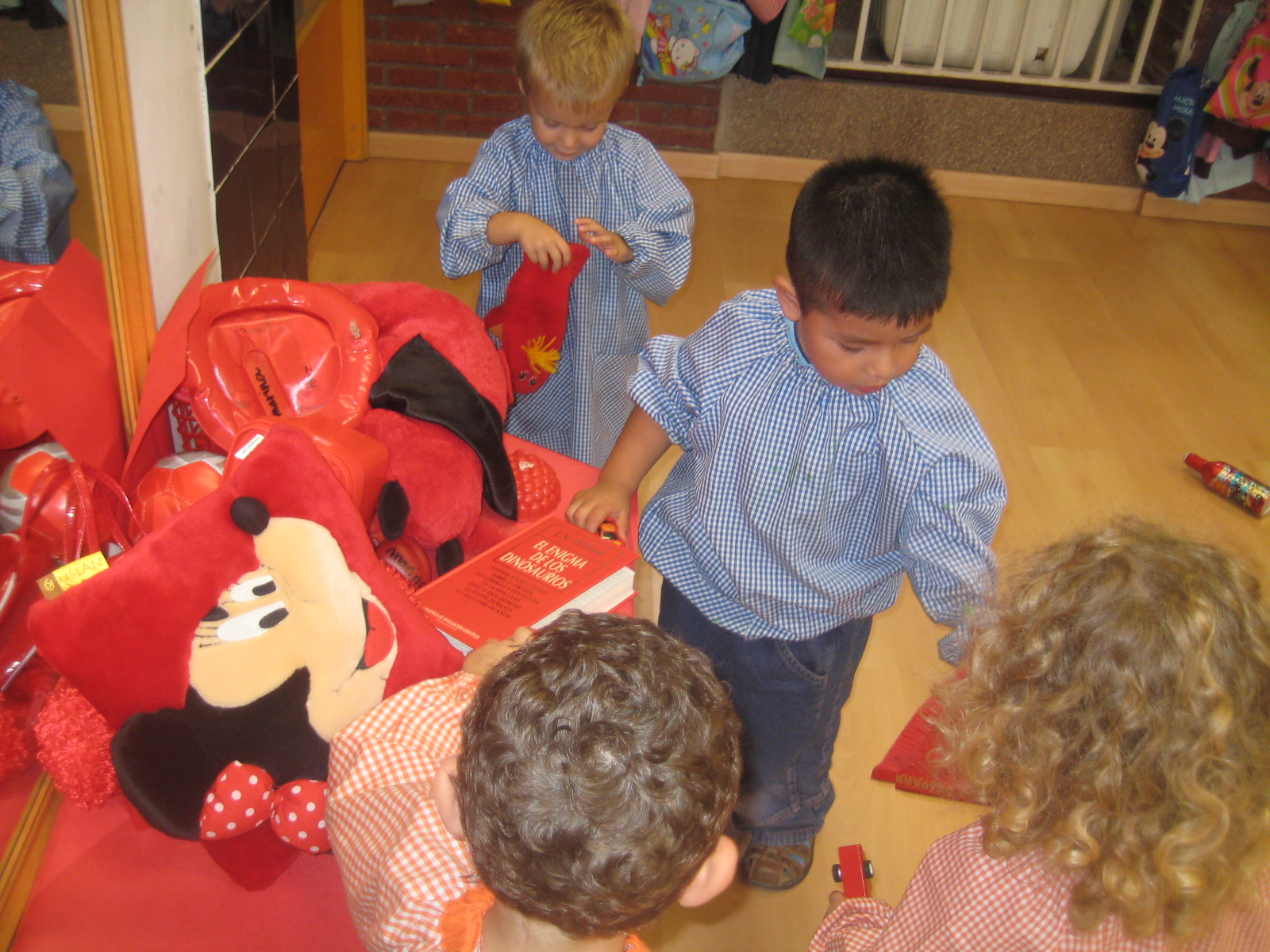 Escola Isidre Martí- Ed.Infantil: El color vermell a EI3B