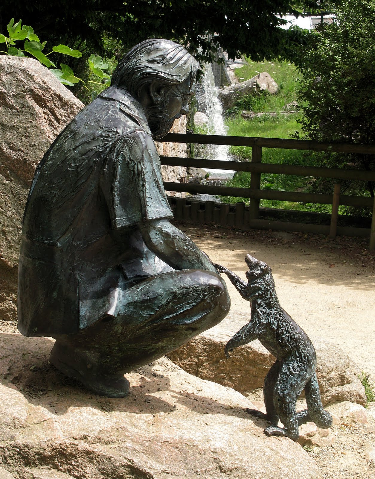 The Birds of Kent GERALD DURRELL the MAN, Sensitively portrayed in this bronze sculpture.