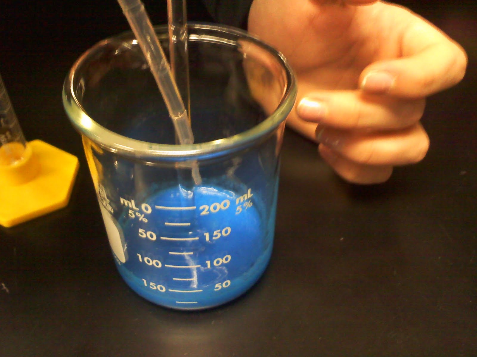 Cucl2 hno3 реакция. Cu no3 2 цвет. Cu no3 2 раствор. Cu no3 2 цвет раствора. Cu no3 цвет раствора.