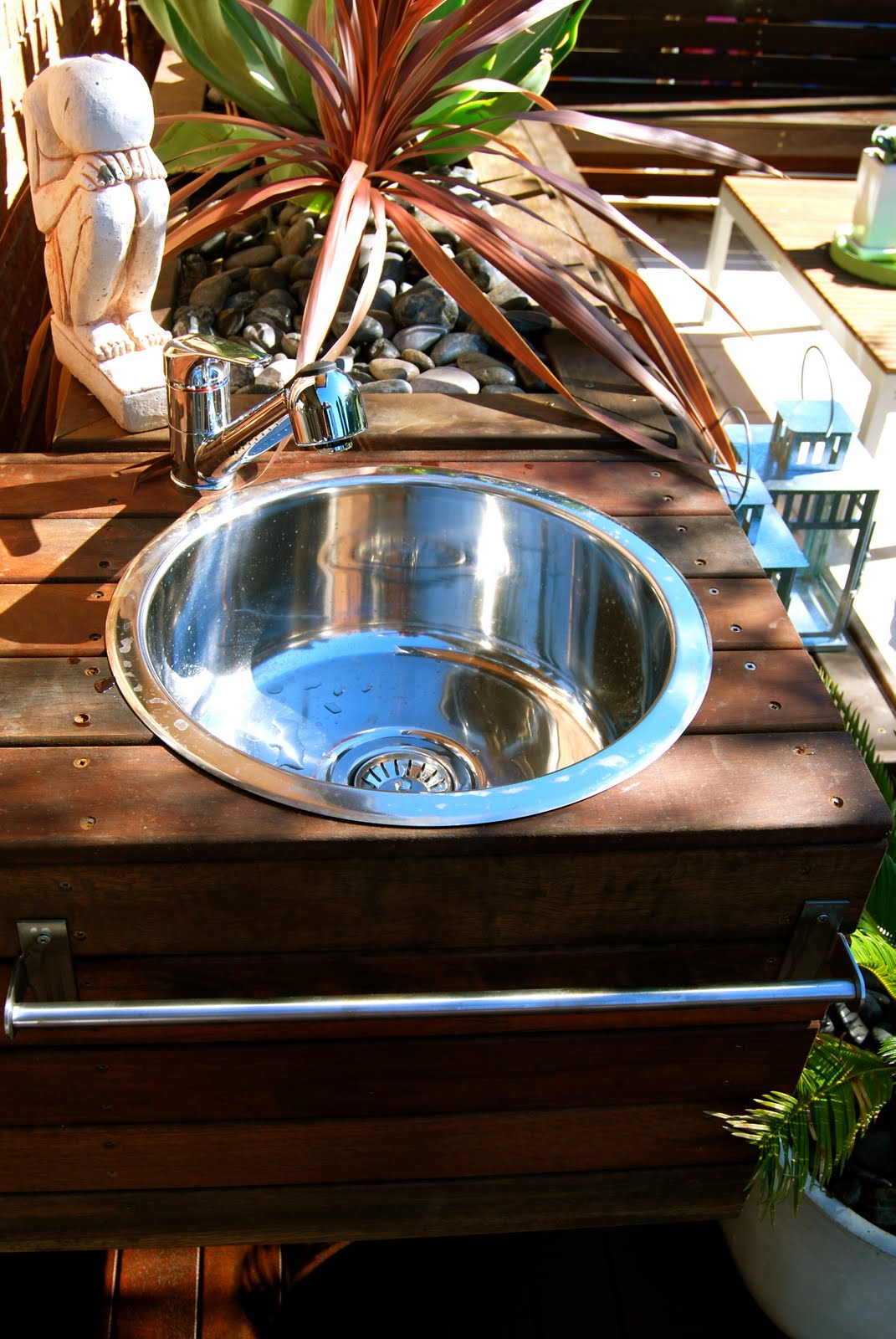 Bubby Makes Three: An Outdoor Sink - comes in handy if you never use it?