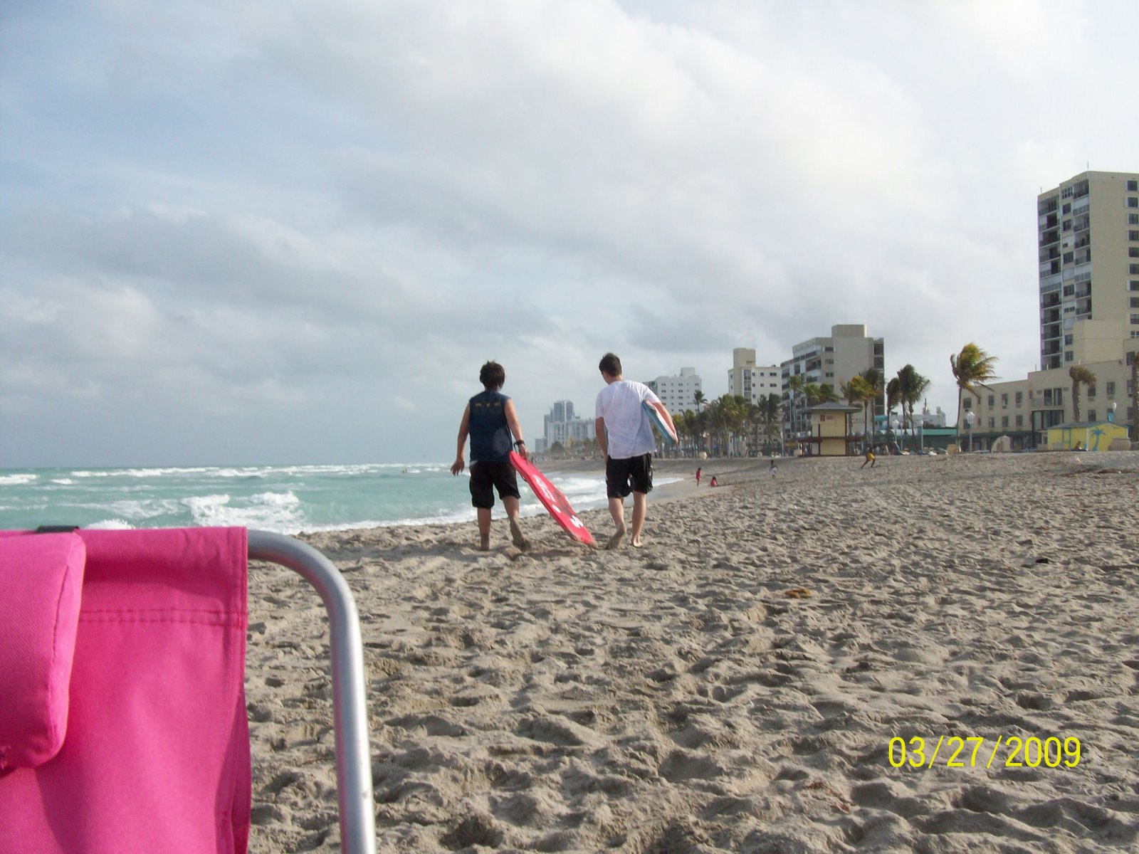 [boys+on+the+beach+3.27.09.jpg]