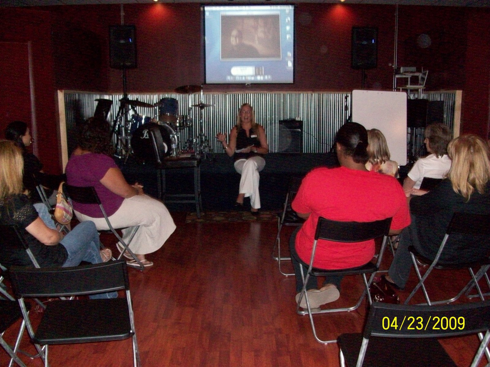 [ShoshanaSharingHerTestimony.jpg]