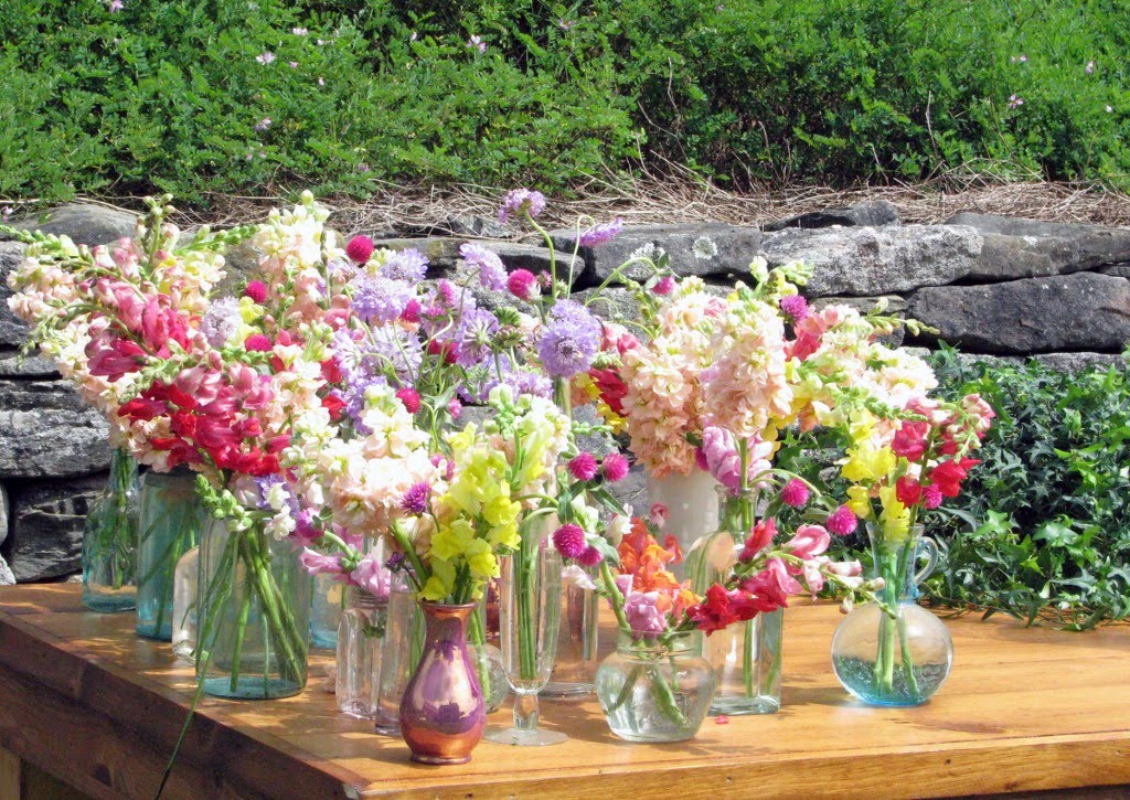purple table arrangements for weddings