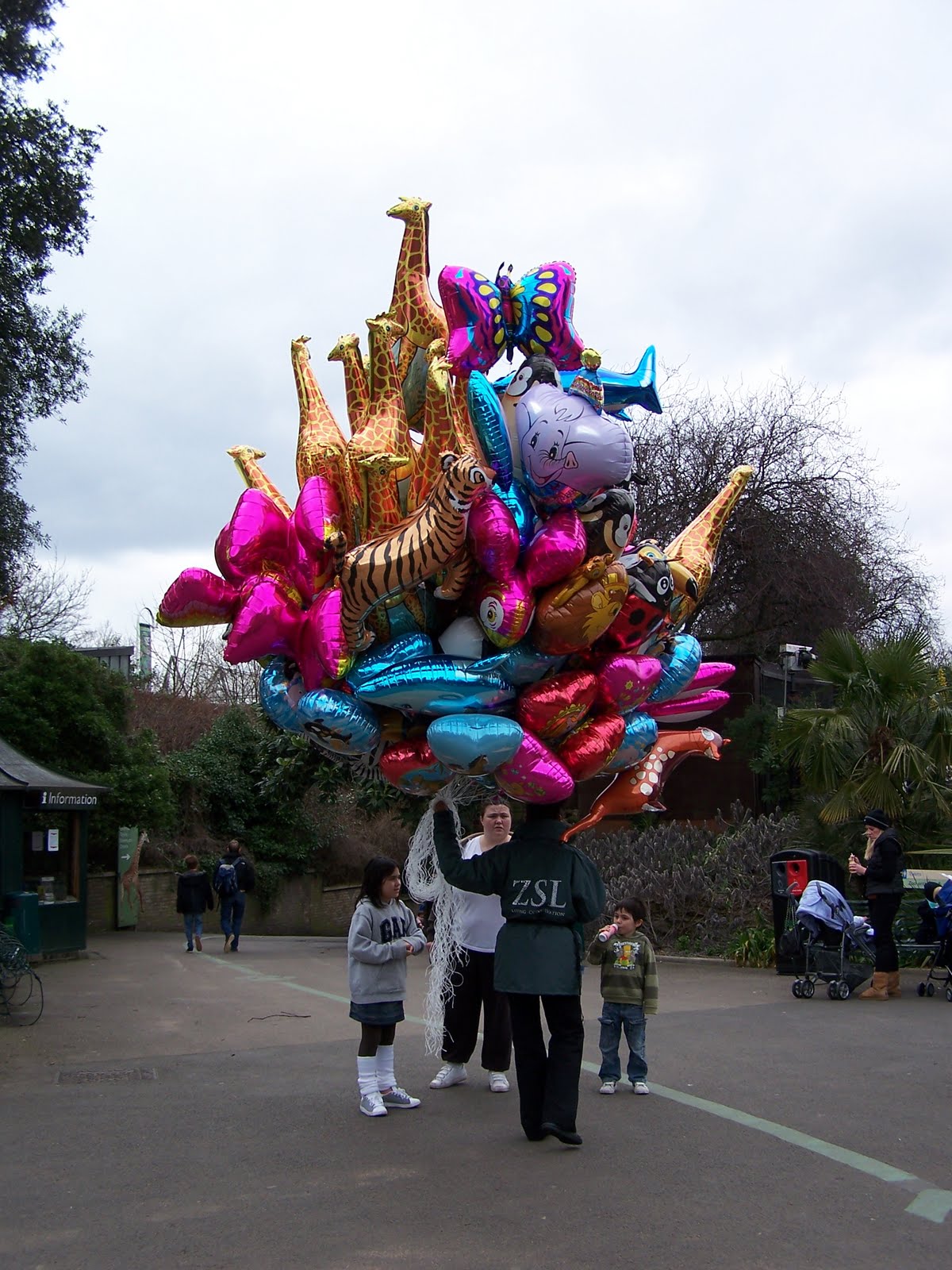 [Balloons+at+London+Zoo.JPG]
