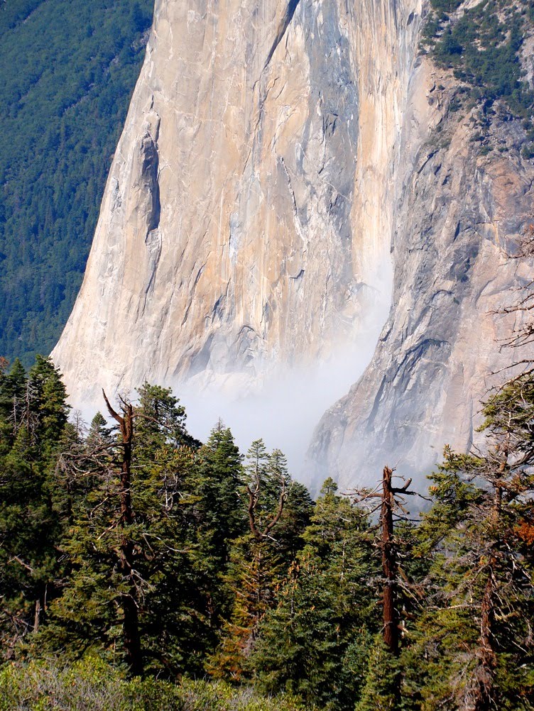 Geotripper Video of Yosemite Rockfall from...a Unique Angle
