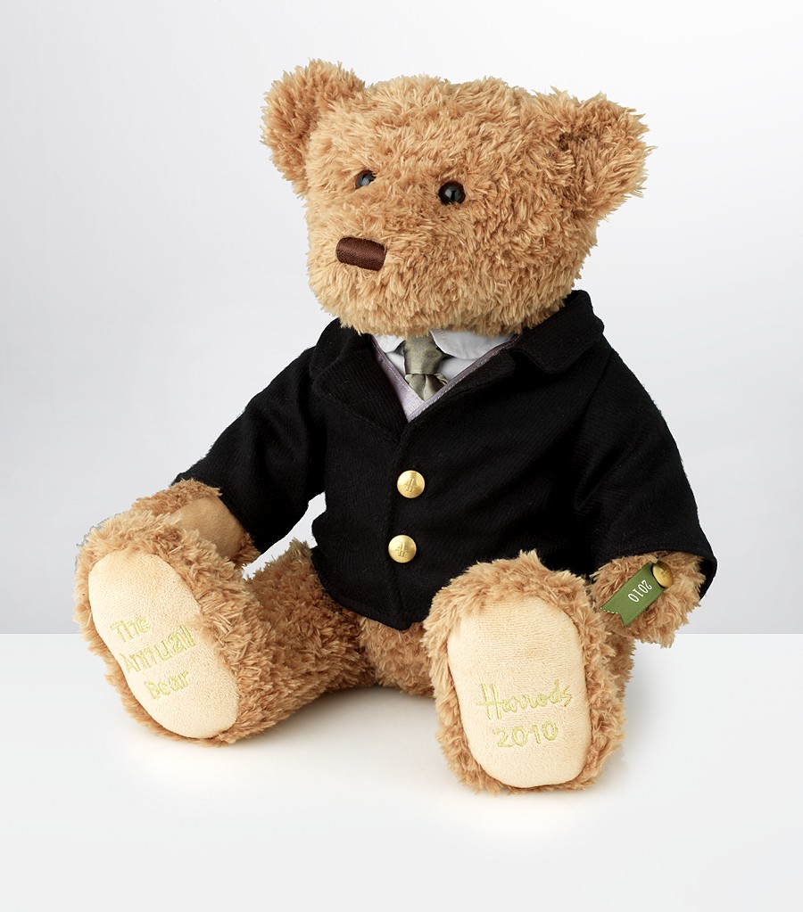 Плюшевый медведь по английски. Harrods медведь. Мишка Steiff Louis Vuitton. Медвежата Harrods. Плюшевые игрушки.