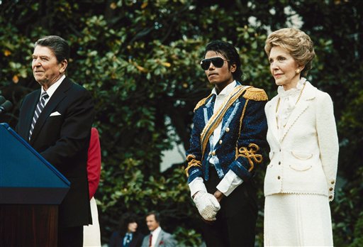 [Nancy+Reagan+on+the+White+House+Lawn+with+Michael+Jackson+Women+Management+New+York+City+Blog.jpg]