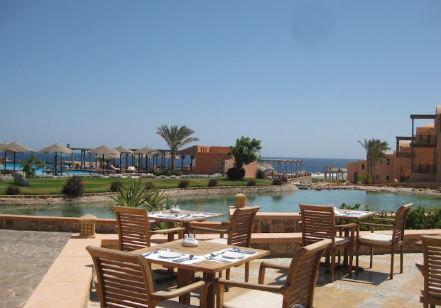 Radisson Blu Resort El Quseir - Blick vom Restaurant in Richtung Meer
