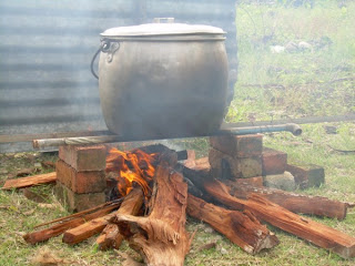 De Sulap Of Monggisan Kayu Api Vs Tong Gas Renjatan Elektrik Jimat Kos Bahan Api A Macis Dan Geth Kering Seandainya Cuaca Sejuk Boleh Pakat Ramai Dengan Family Camping Depan Dapur