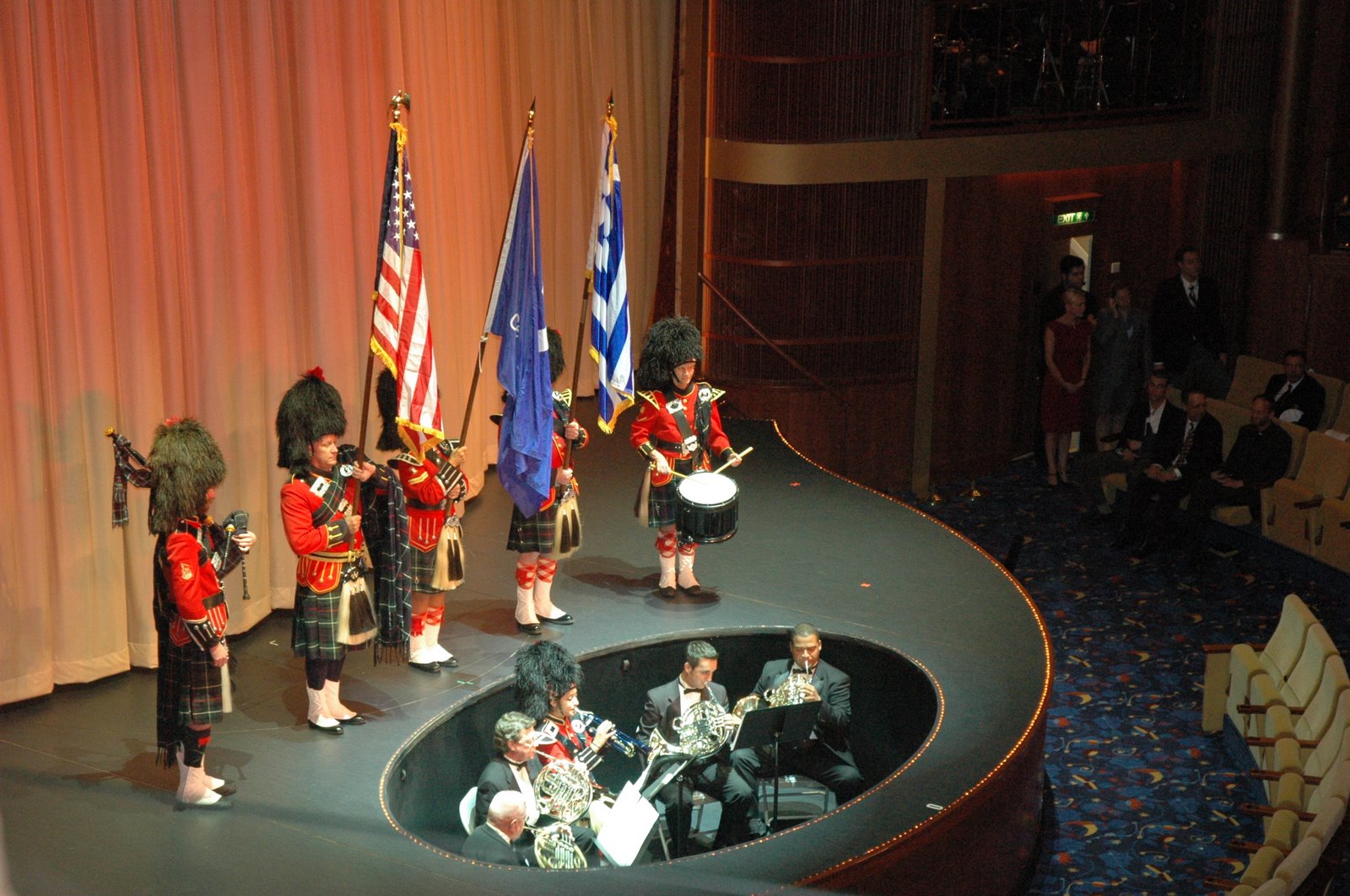[bagpiper.JPG]