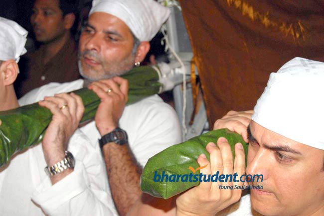 [funeral+of+amir+khan+s+father+(4).jpg]