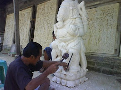 Batubulan stone carving