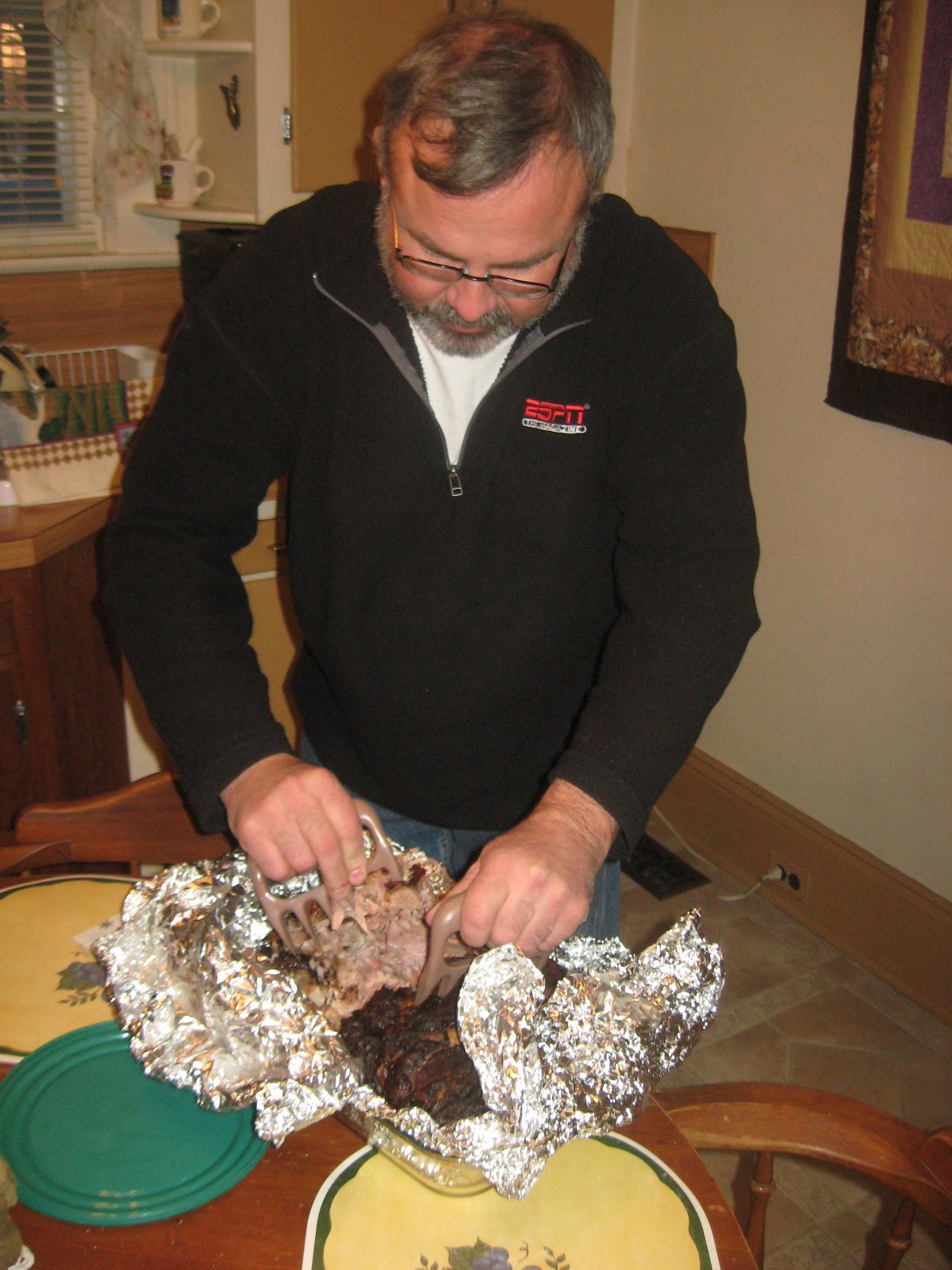 Barbecue Master Pulling Pork Made Easy with Bear Paws