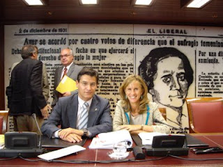 Luis Salvador con la Ministra Cristina Garmendia en el Senado