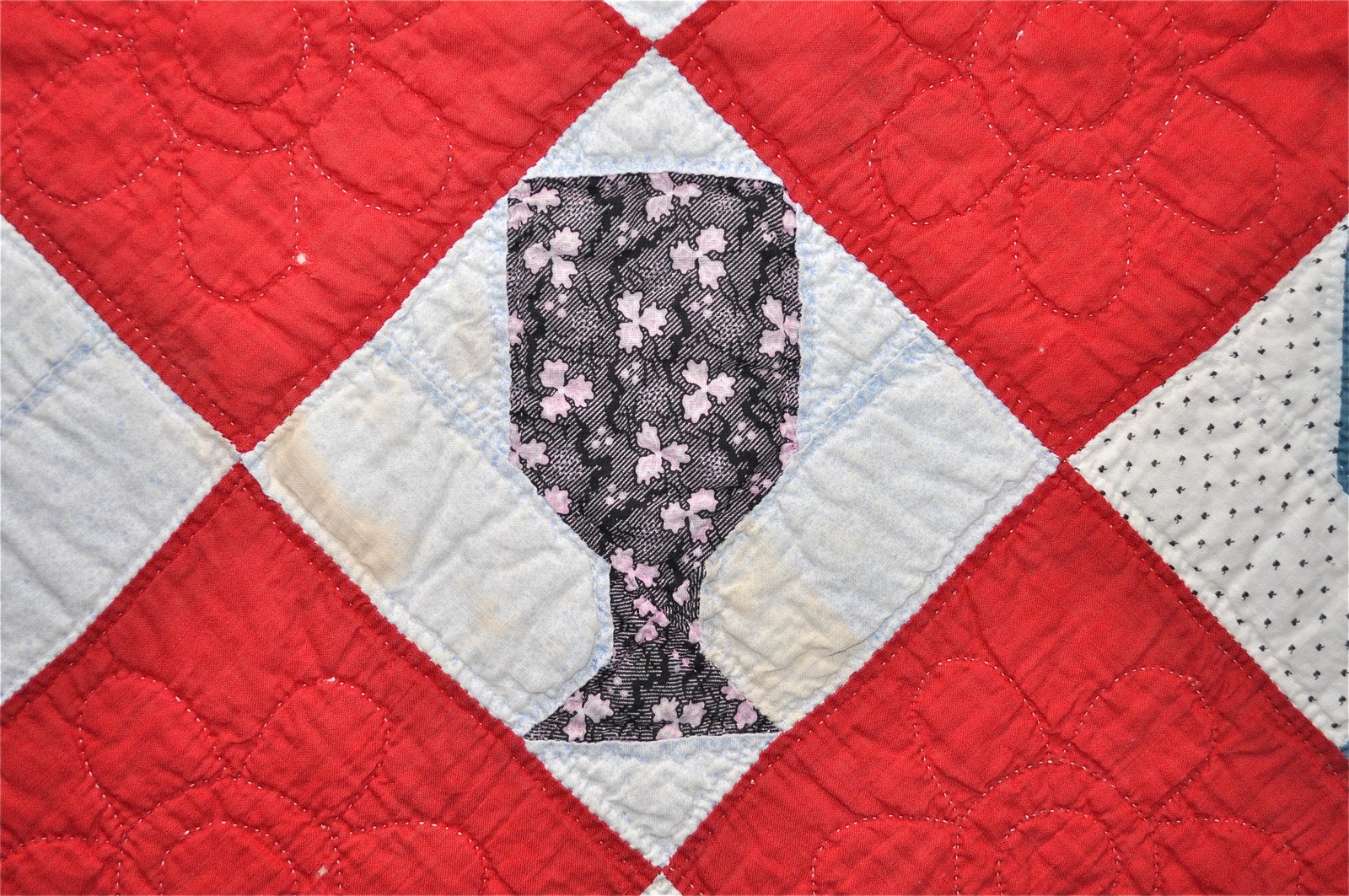 Wonkyworld Chalice / Goblet Quilt, c. 1910, from Missouri