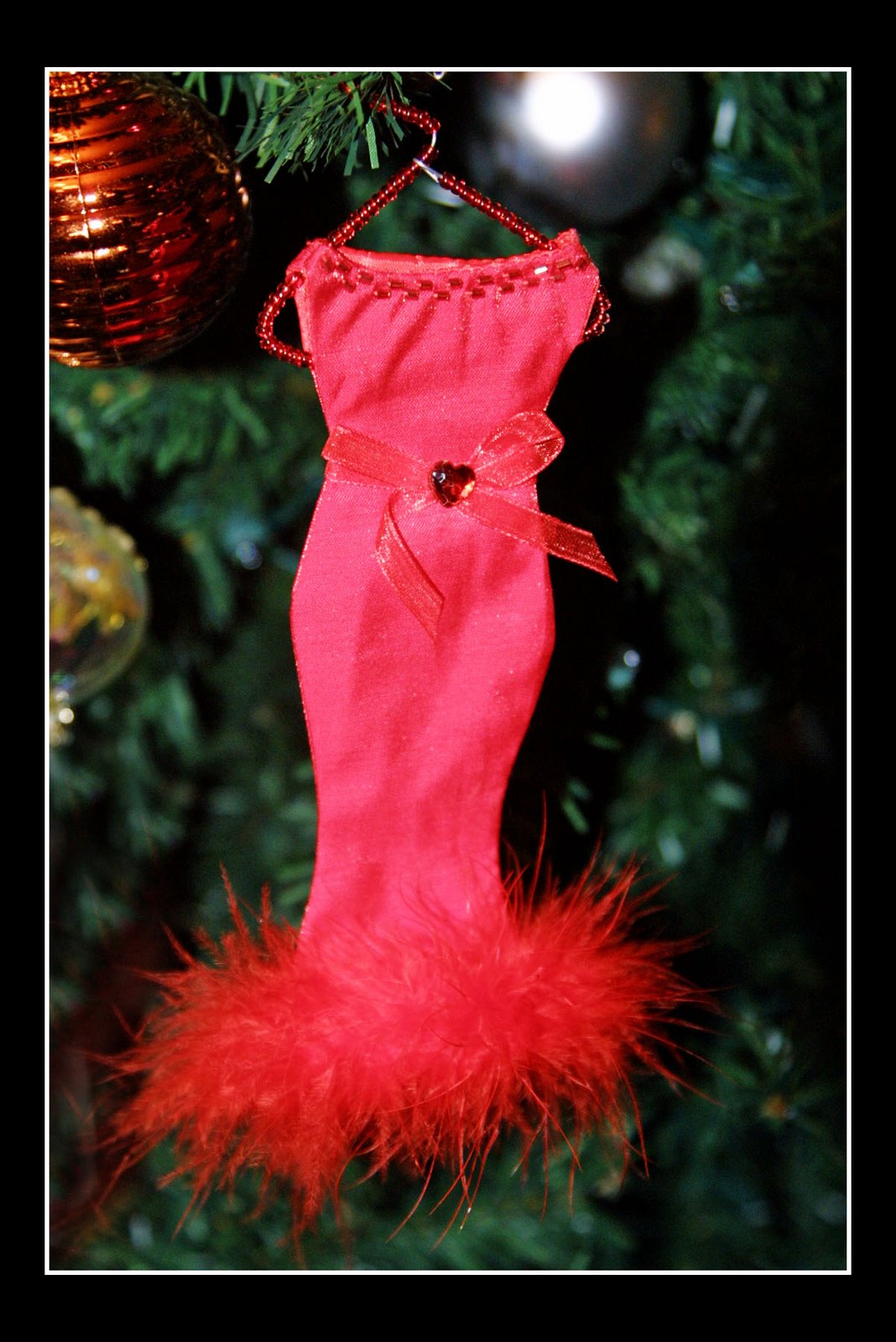 [red+dress+ornament.jpg]