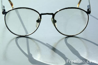 http://3.bp.blogspot.com/_ubpKJY0n-LU/STeZUcC8KiI/AAAAAAAACRM/Izu7HvCm03Y/s320/11_52_12---Glasses-Spectacles_web.jpg