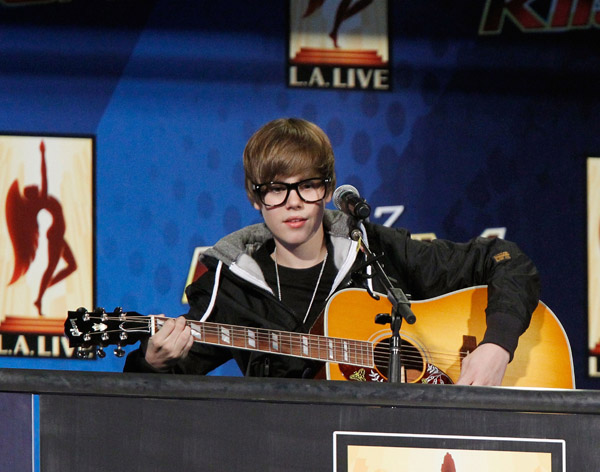 [Justin-Bieber-11.jpg]