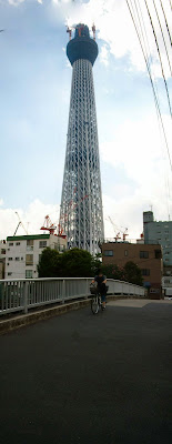 業平橋から見た建設中(438m)の東京スカイツリー
