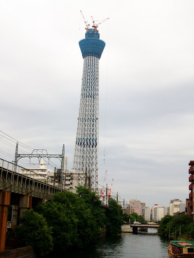枕橋から見た建設中(398m)の東京スカイツリーのズーム