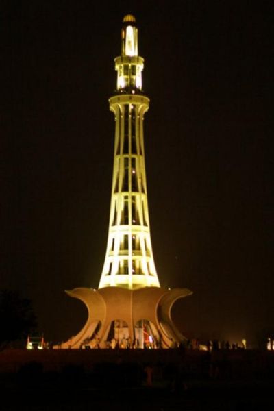 Minar_-e_Pakistan_at_Night.jpeg