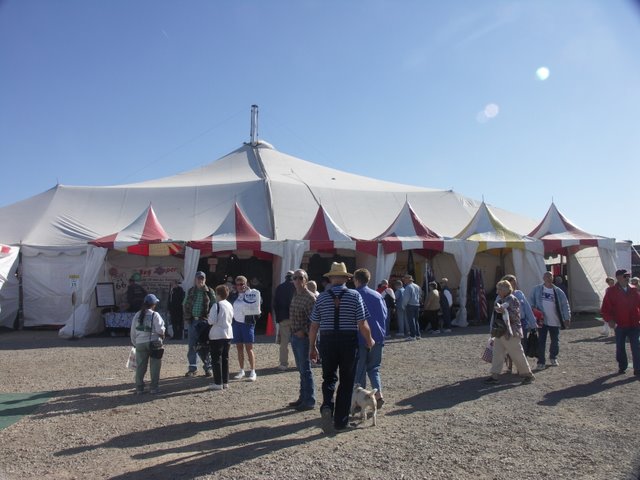 [the+Big+Tent+Quartsite+1-25-2007+11-58-02+AM.JPG]
