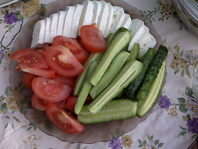 Greek salad(греческий салат). огурец помидор брынза. огурец помидор брынза. греческий салат нарезка правильная. салат перец огурец.