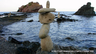 Балансирование камней, побережье by TripBY.info