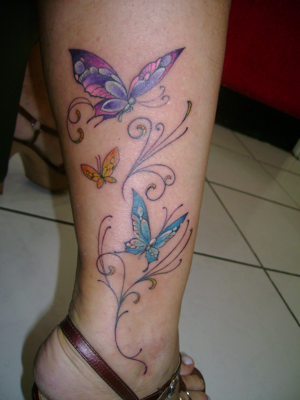 98 tatuagens de borboletas para inspirar homens e mulheres
