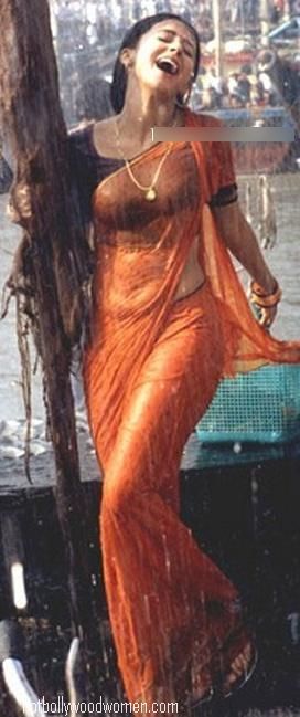 urmila+matondkar+wet+saree.jpg
