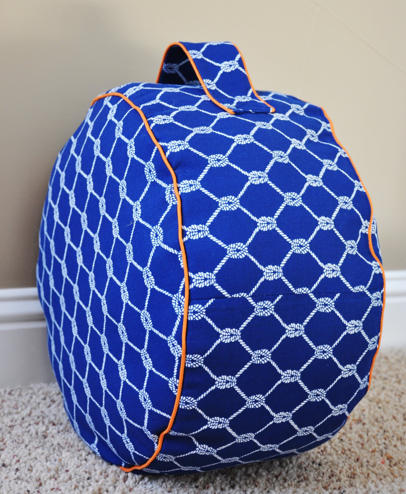 сделать пуфик своими руками из пластиковых бутылок пошагово