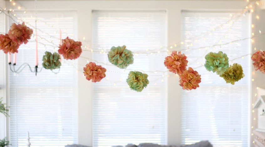 [lindas+pom+poms.JPG]