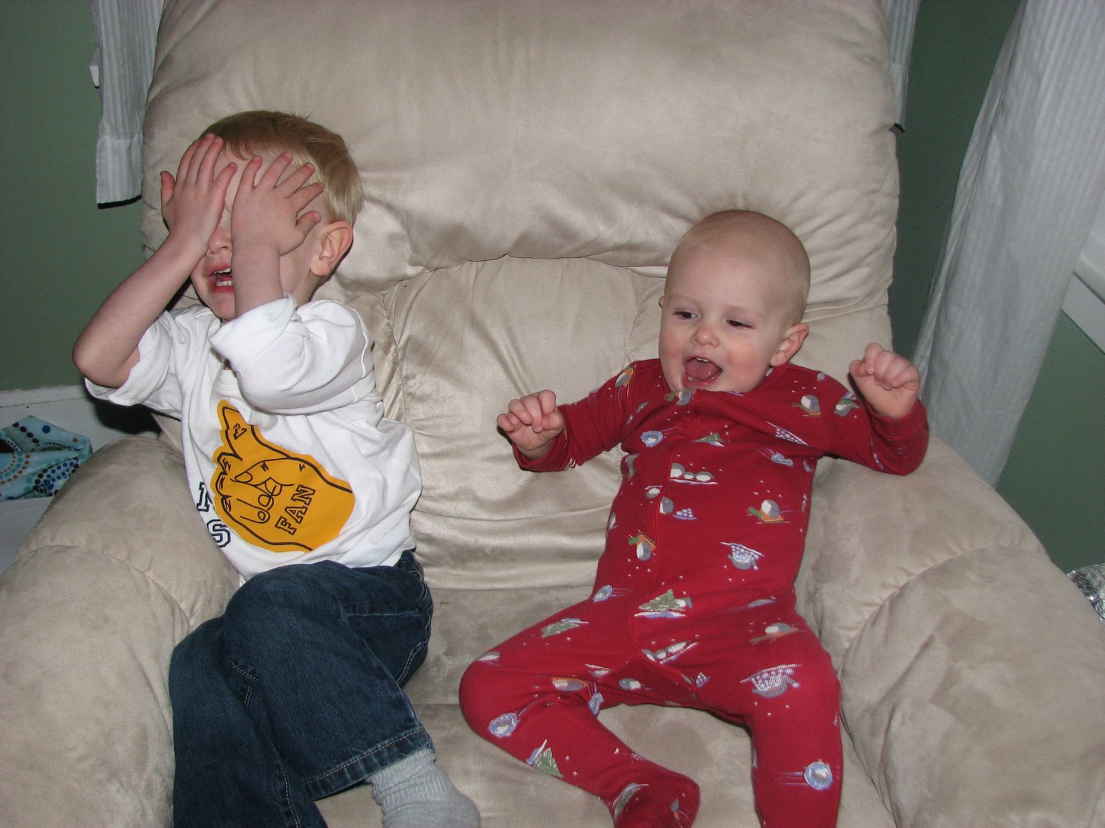 [Juicy+Juice+Party+Lucian+and+Warren+055.jpg]