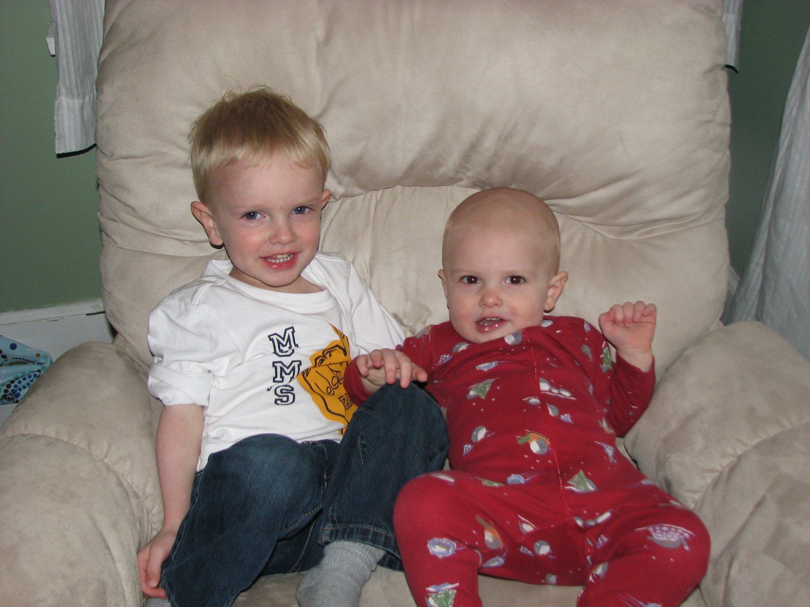 [Juicy+Juice+Party+Lucian+and+Warren+059.jpg]