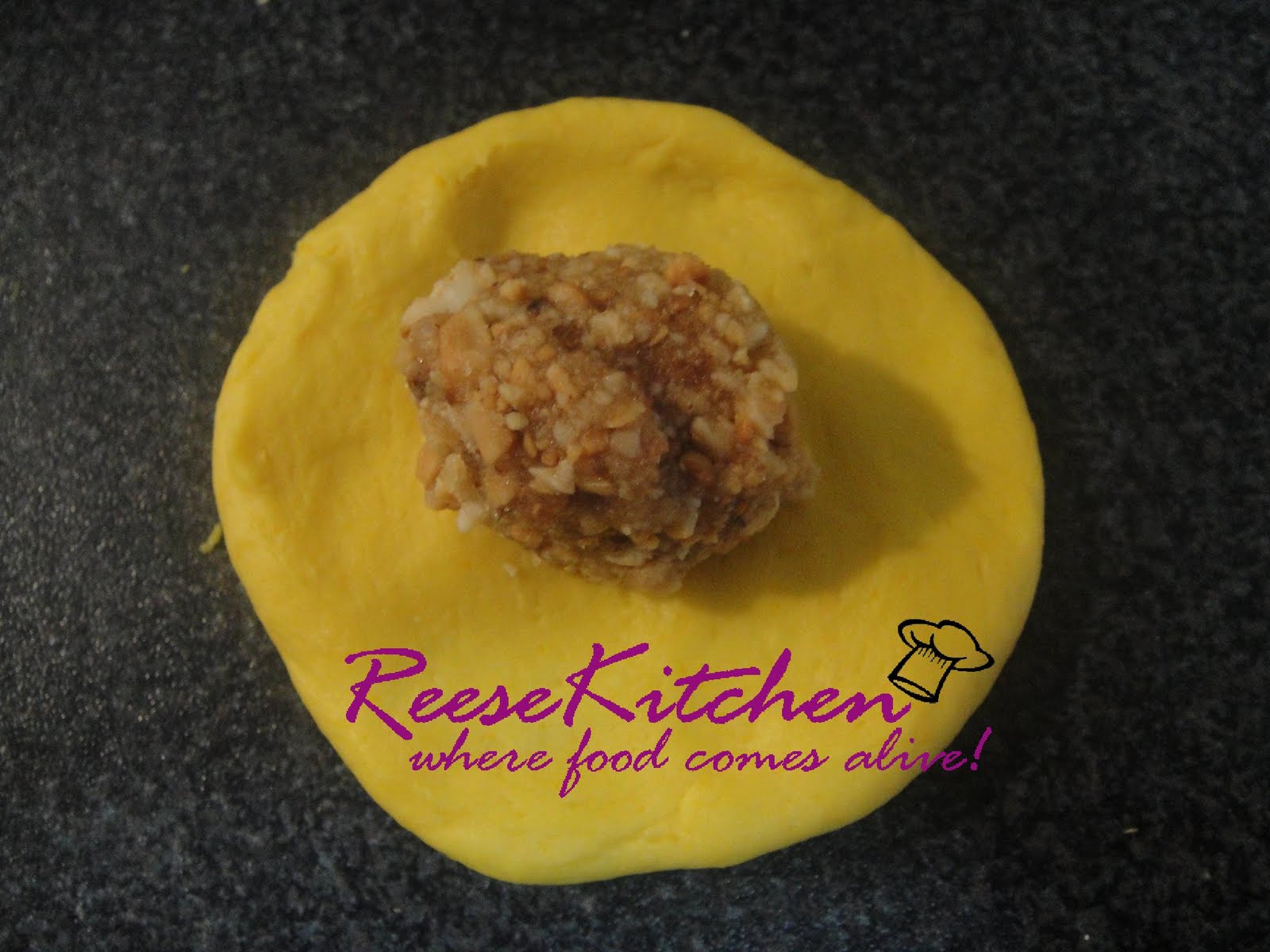 ReeseKitchen Pumpkin "Hee Pan" with Peanut Filling